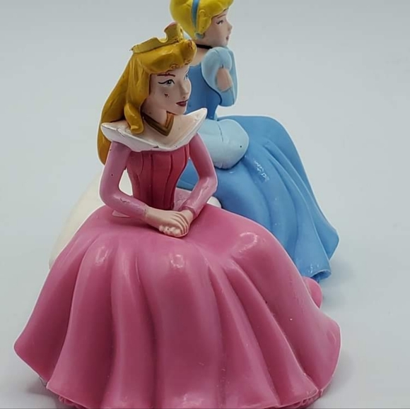 2 for $10 Disney Sleeping Beauty (Aurora) and Cinderella on Bench - Picture 4 of 6